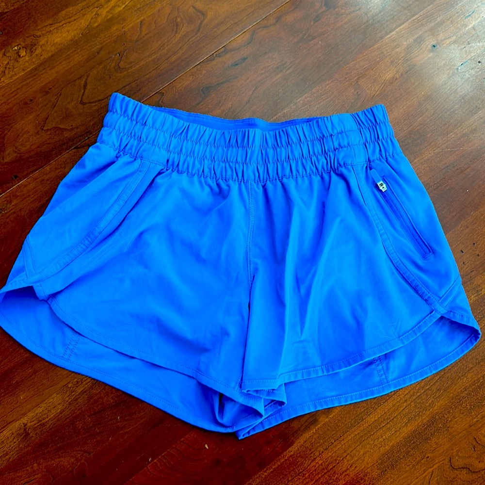 LULULEMON BLUEBELL 3” TRACKER SHORT 8